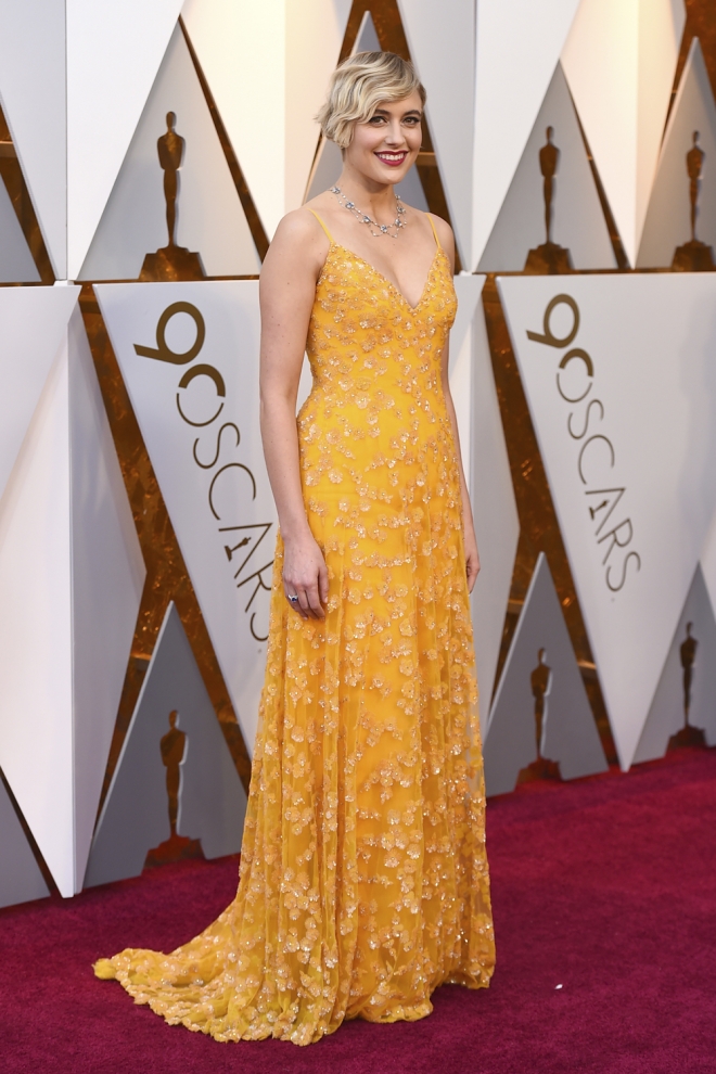 El look en naranja de Greta Gerwig para los Oscars