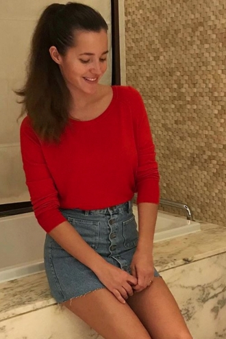 Un 10 para la mini falda vaquera de Malena Costa