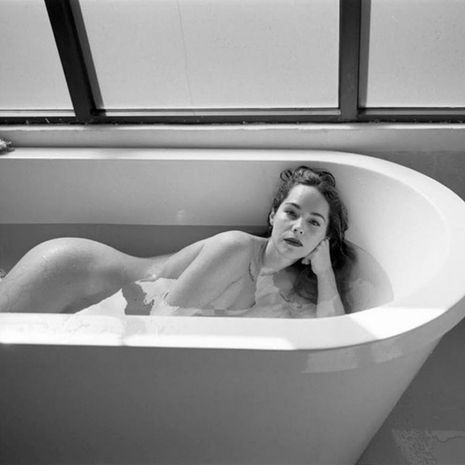 Camila Sodi y su foto más sexy en la bañera