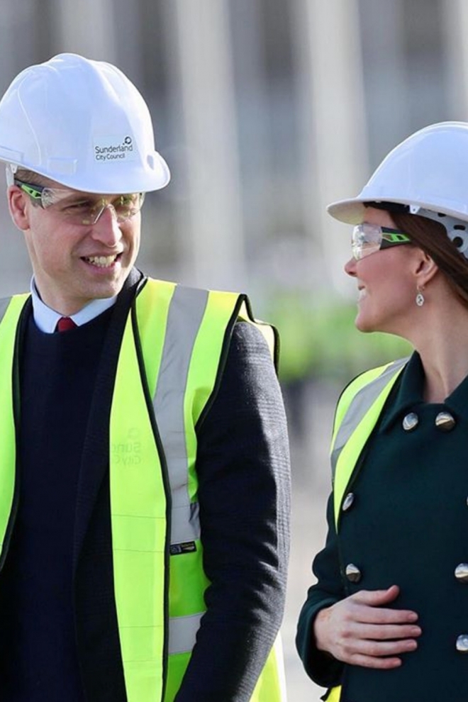 Kate Middleton y el príncipe Guillermo se ponen el casco