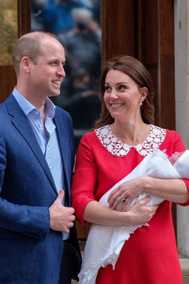 Kate Middleton y el príncipe Guillermo presentan a su nuevo hijo Kate Middleton y el príncipe Guillermo presentan a su nuevo hijo
