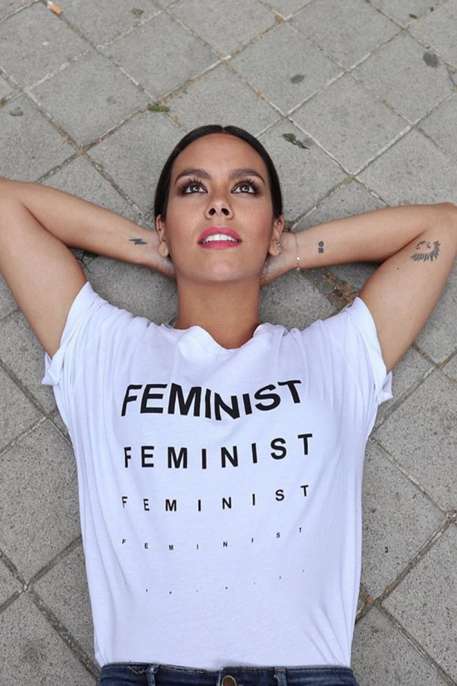 Cristina Pedroche posa con una camiseta feminista