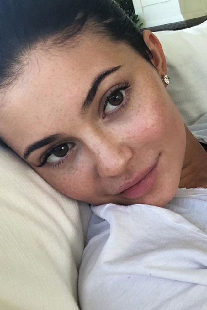 Kylie Jenner publica una foto sin maquillaje y solo recibe halagos