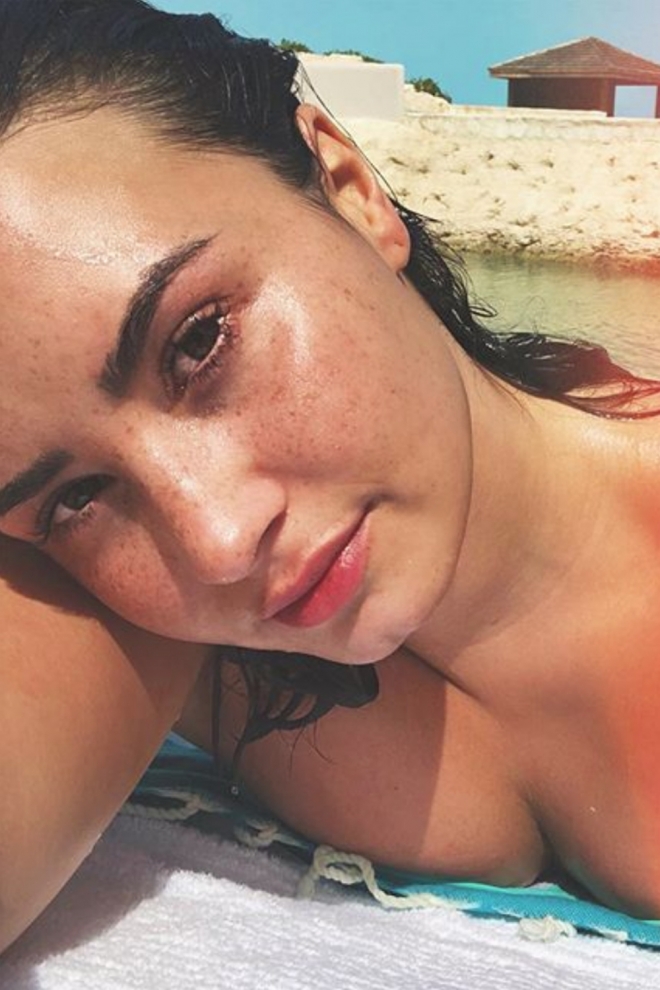 Las hermosas pecas de Demi Lovato, sin maquillaje