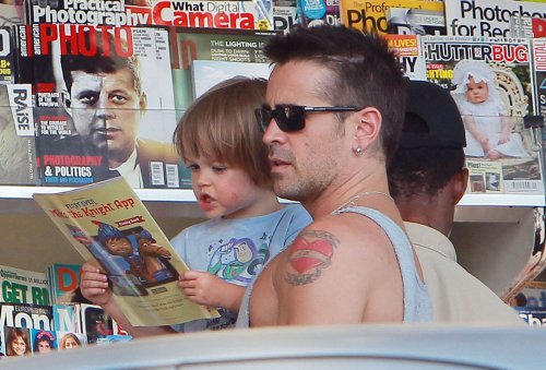 Colin Farrell lee un cuento con su hijo