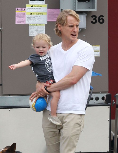 Owen Wilson pasea con su hijo Robert