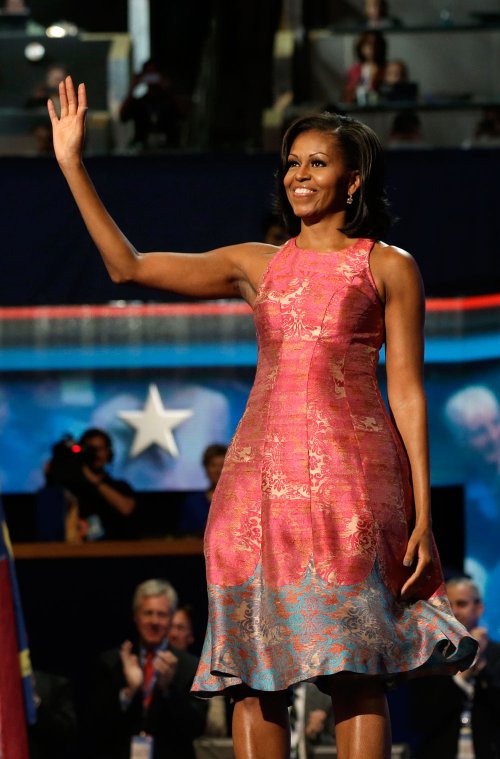 Michelle Obama elige un vestido rosa