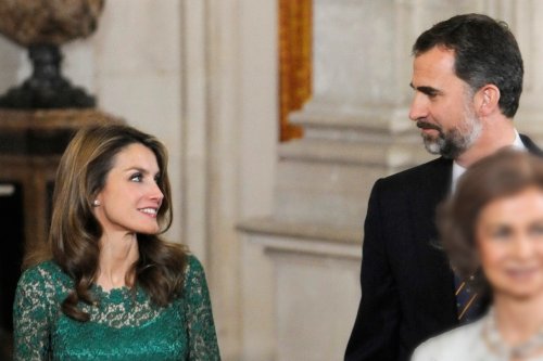 Mirada cómplice entre Letizia Ortiz y el Príncipe Felipe en la recepción a los miembros del COI en apoyo a Madrid 2020