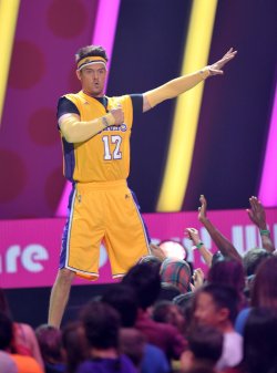 Josh Duhamel en los Kids' Choice Awards 2013