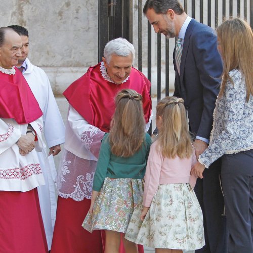 La Infanta Leonor junto a sus padres, en la Pascua de la Semana Santa 2013