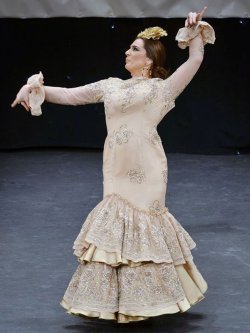 Los looks de las famosas en la Feria de Abril: Raquel Bollo