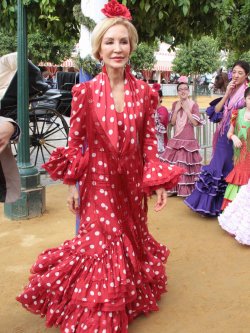 Los looks de las famosas en la Feria de Abril: Carmen Lomana