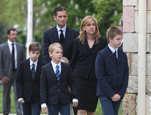 La infanta Cristina e Iñaki Urdangarín unidos en el funeral del padre de él