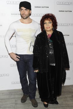 Sara Montiel junto a su hijo, Zeus Tous