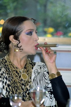 El puro, compañero fiel de Sara Montiel