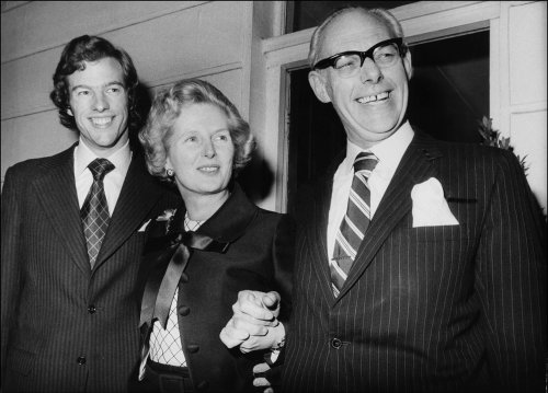 Margaret Thatcher junto a su marido Dennis y su hijo Mark