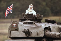 La foto más militar de Margaret Thatcher
