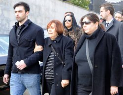 Thais y Zeus, los hijos de Sara Montiel en su funeral