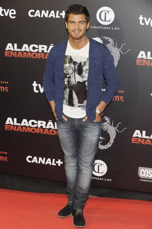 El guapo Maxi Iglesias en la premiere de 'Alacrán enamorado'