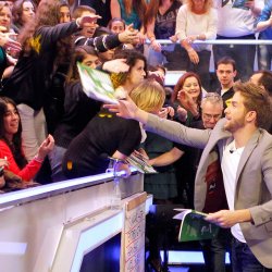Pablo Alborán, con sus fans en El Hormiguero