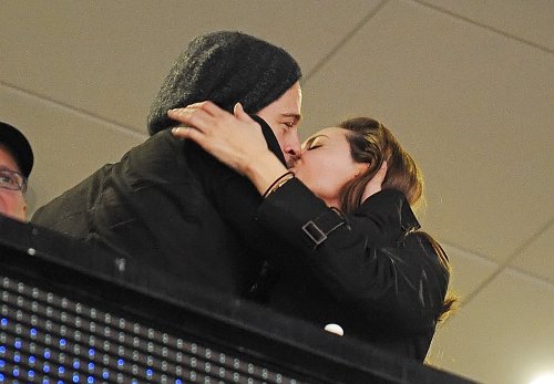 El beso entre Brad Pitt y Angelina Jolie