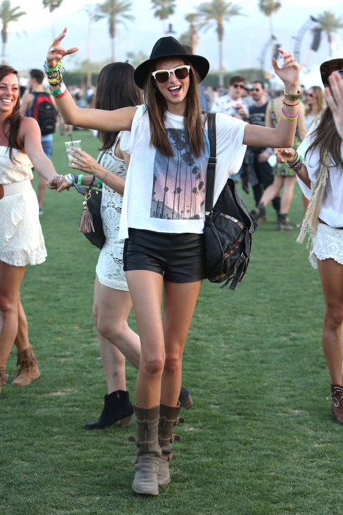 Miranda Kerr descansa de las pasarelas en el Festival Coachella 2013