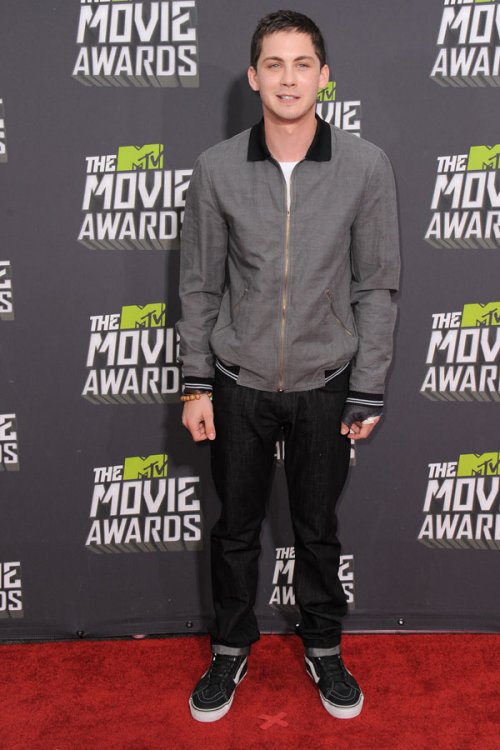 Logan Lerman en los MTV Movie Awards 2013