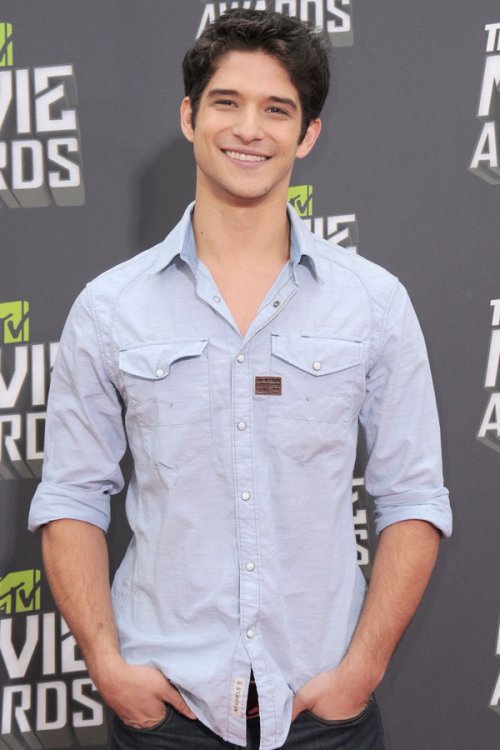 Tyler Posey a lo Taylor Lautner en los MTV Movie Awards 2013