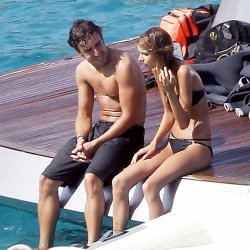 Fernando Alonso y Dasha Kapustina, en bañador