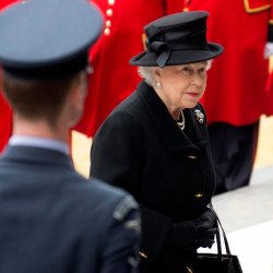La Reina Isabel II, al lado de Margaret Thatcher
