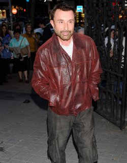 José Manuel Parada en la misa funeral de Sara Montiel