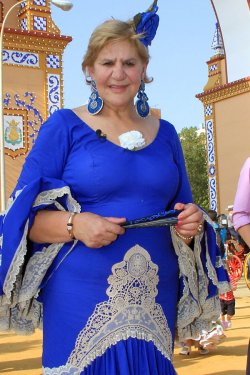 Carmen Bazan luce tipazo en la Feria de Abril 2013