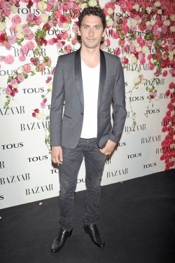 Paco León, muy masculino en la presentación del perfume de Tous 'Rosa'