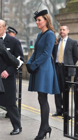 Kate Middleton, embarazada: vestido oculto por el abrigo y el tocado