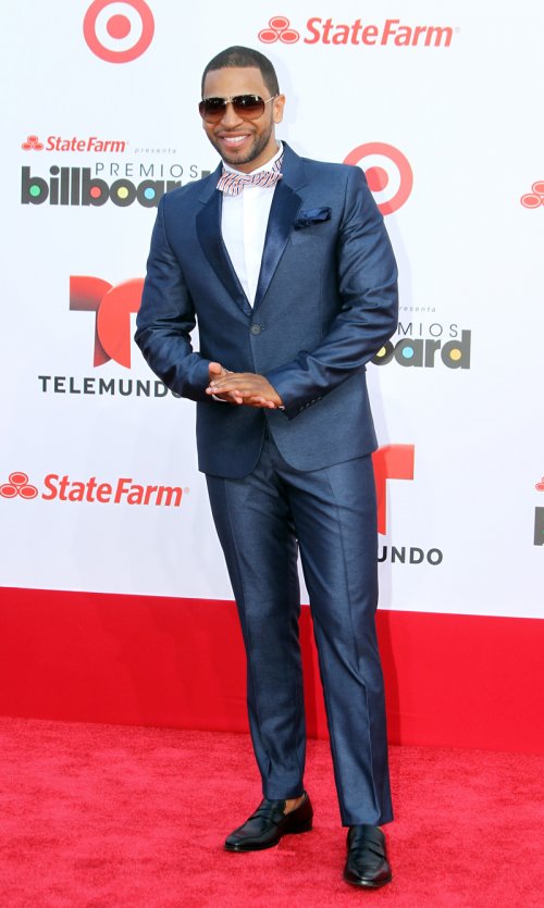 El look de Henry Santos en la alfombra roja de los Billboard Latinos 2013
