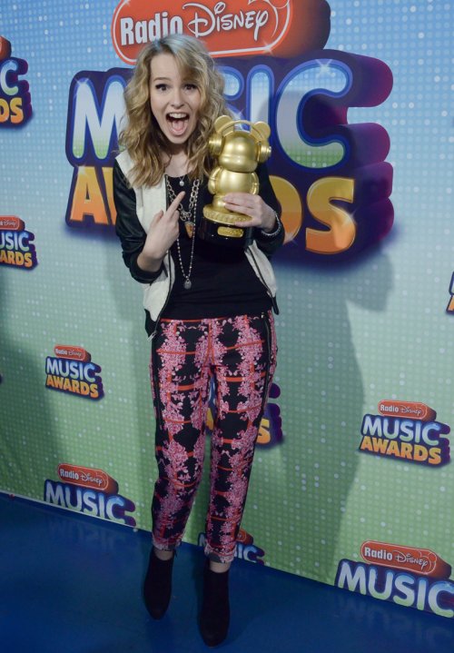 Bridgit Mendler, ganadora de un premio en los Radio Disney Music Awards 2013