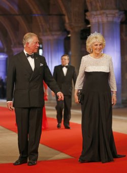 Carlos de Inglaterra y Camila, duquesa de Cornualles, en la última cena organizada por Beatriz de Holanda como Reina