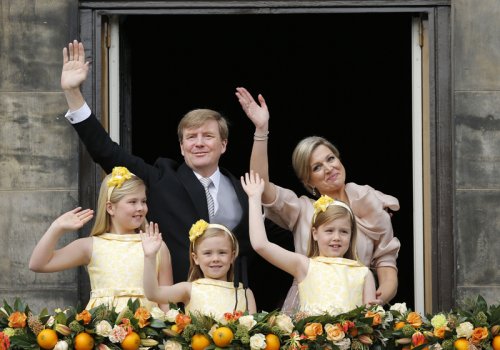 Los nuevos reyes de Holanda, Guillermo y Máxima, junto a sus hijas