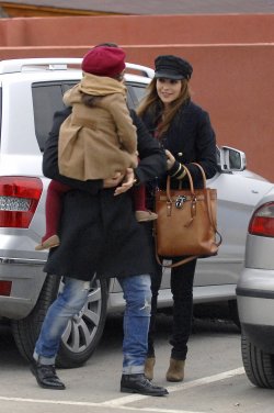 Paula Echevarría sonríe a su hija Daniela