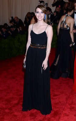 El look de Emma Roberts en la gala MET 2013 dedicada a la estética Punk
