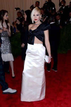 El look de Gwen Stefani en la gala MET 2013 dedicada a la estética Punk