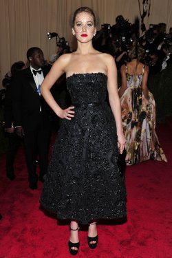 El look de Jennifer Lawrence en la gala MET 2013 dedicada a la estética Punk