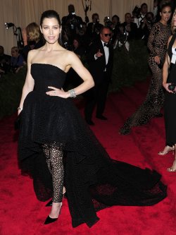 El look de Jessica Biel en la gala MET 2013 dedicada a la estética Punk