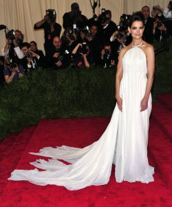 El look de Katie Holmes en la gala MET 2013 dedicada a la estética Punk