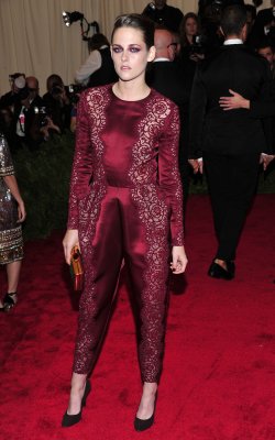 El look de Kristen Stewart en la gala MET 2013 dedicada a la estética Punk