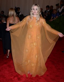 El look de Ashley Olsen en la gala MET 2013 dedicada a la estética Punk