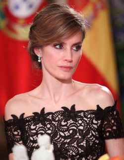 Las malas caras de Letizia: no se corta en las fiestas