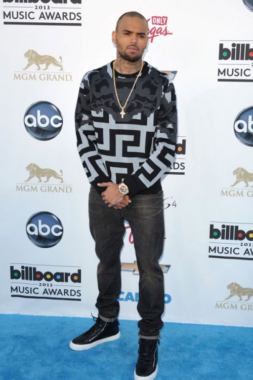 Chris Brown, look rapero en los Billboard Music Awards 2013