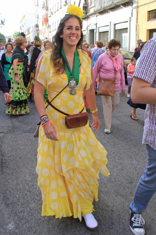 Anabel Pantoja, con un precioso vestido amarillo en el Rocío 2013