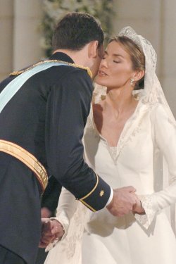 El primer beso oficial de Letizia y el Príncipe Felipe